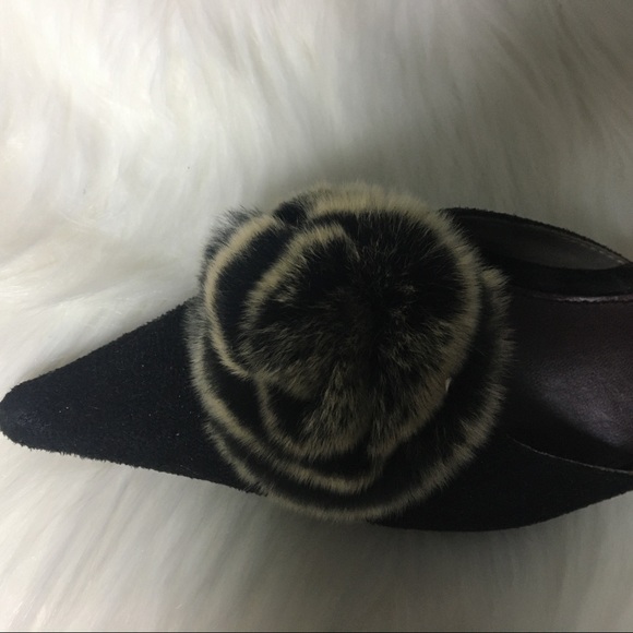 Slides With Furry Rosettes Size 6 - Picture 4 of 8